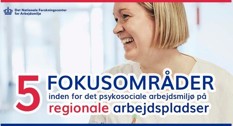Kvinde smiler