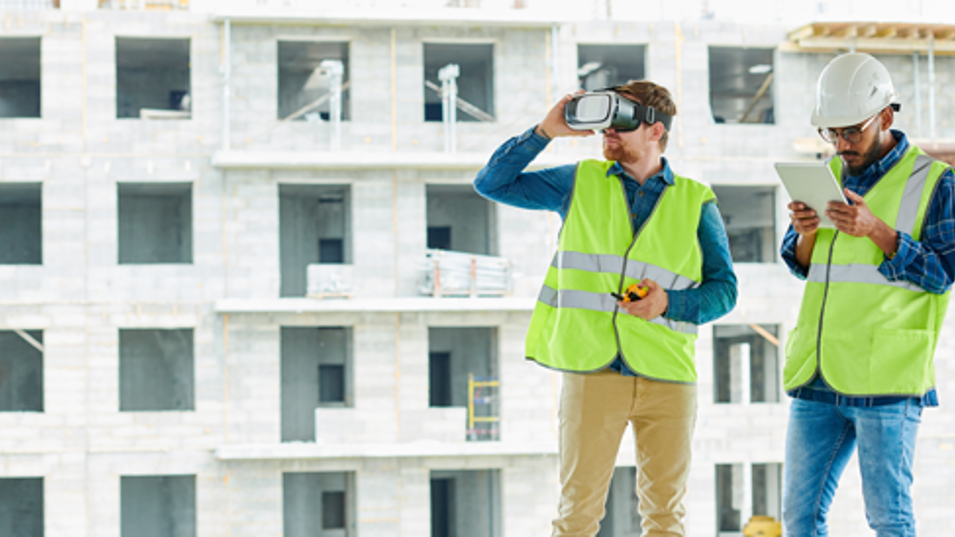 Ingeniører bruger virtual reality på byggeplads
