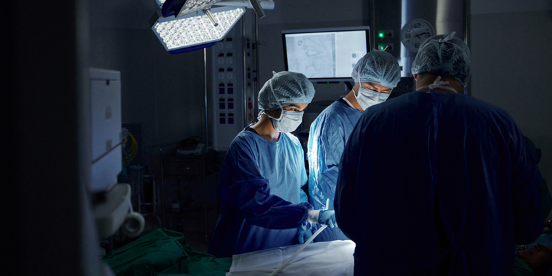 Operation med sygeplejerske og læge