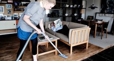 Kvinde gør rent